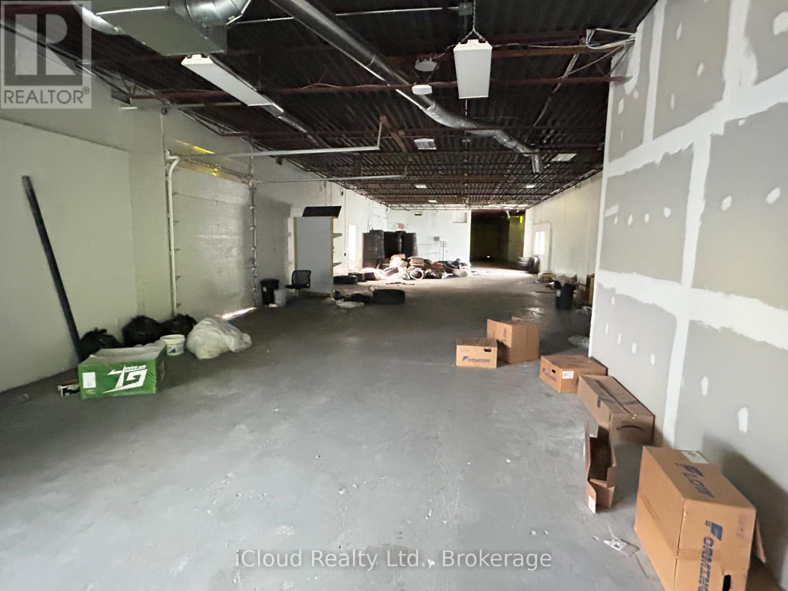 1258 Victoria Street N Property Photo 10