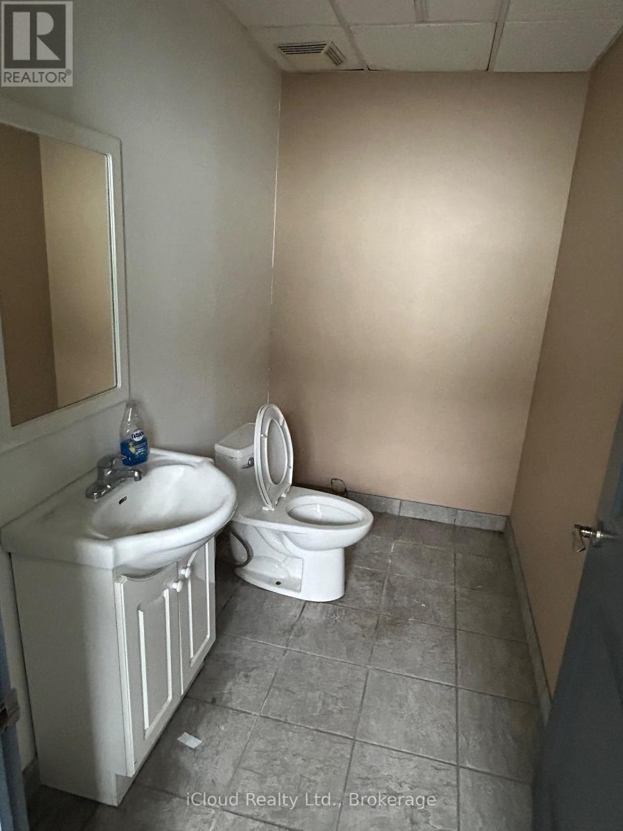 1258 Victoria Street N Property Photo 11