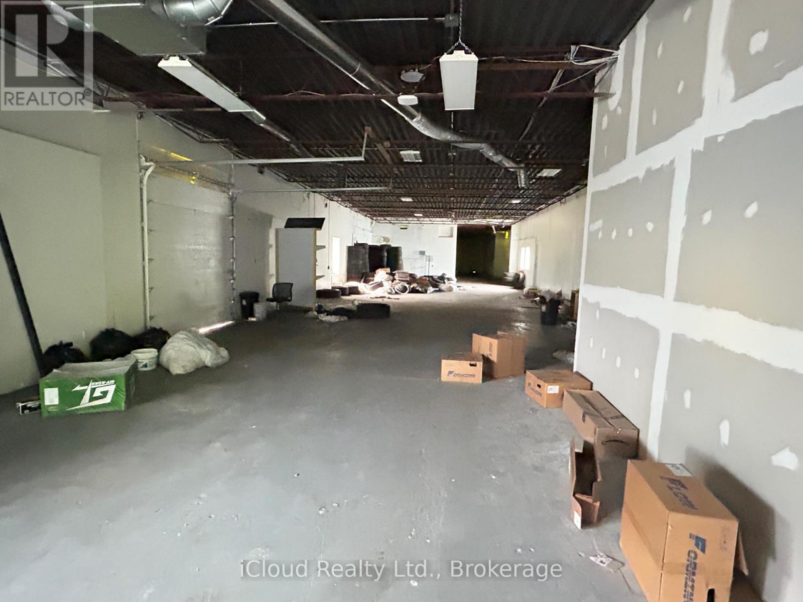 1258 Victoria Street N Property Photo 12