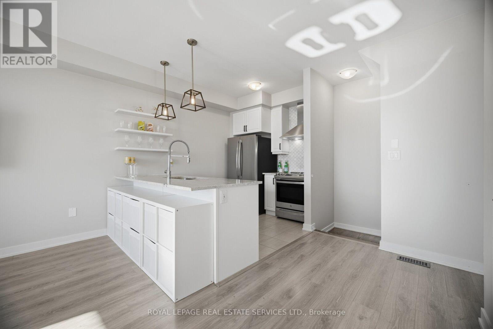 69 - 590 North Service Road Property Photo 17