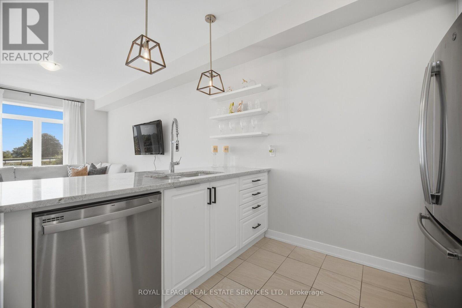 69 - 590 North Service Road Property Photo 19