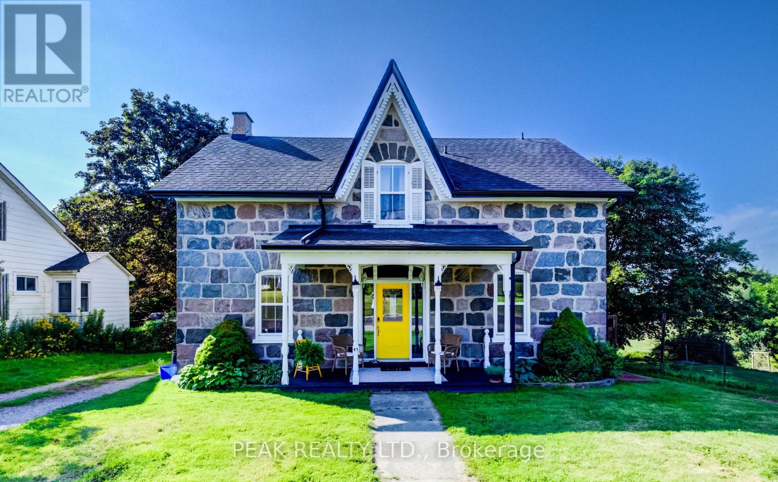 47 Washington Street E Property Photo 1