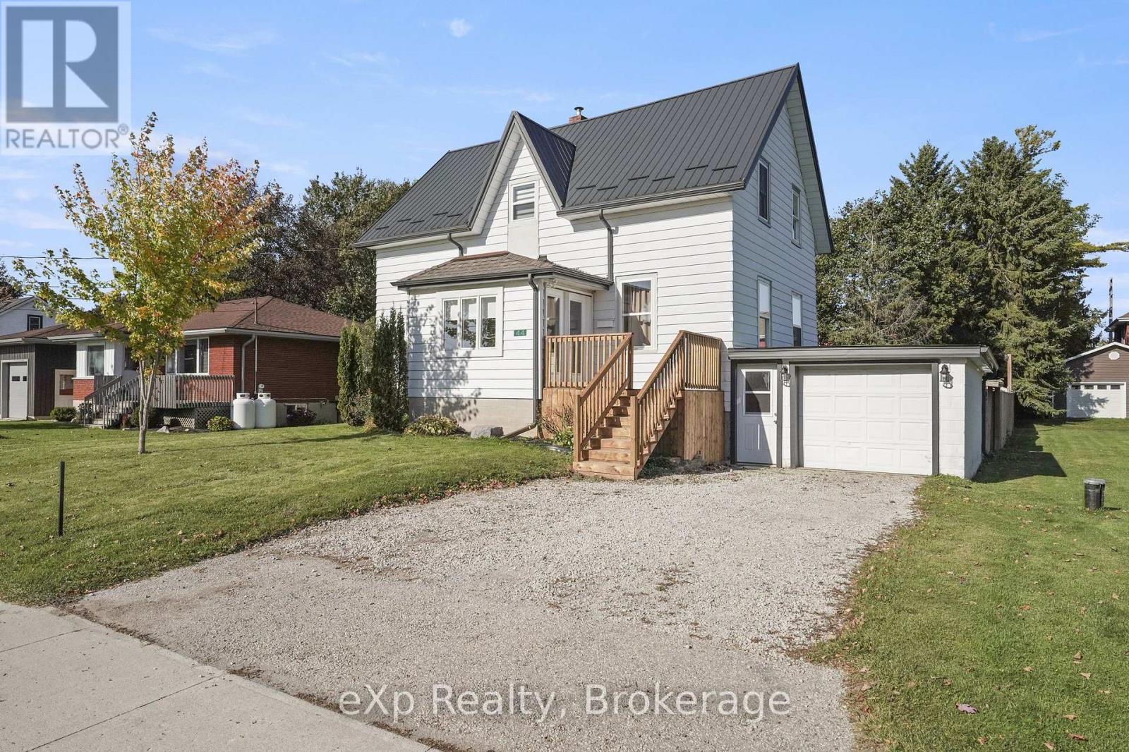 44 Schade Street Property Photo 1