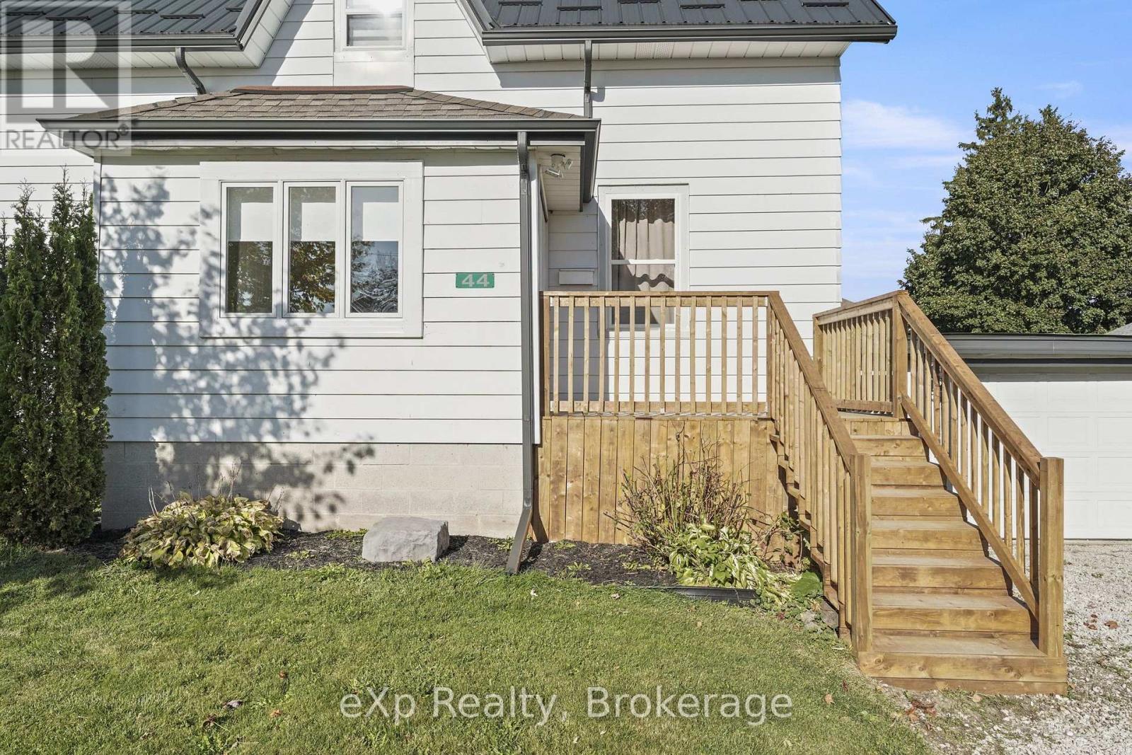 44 Schade Street Property Photo 4