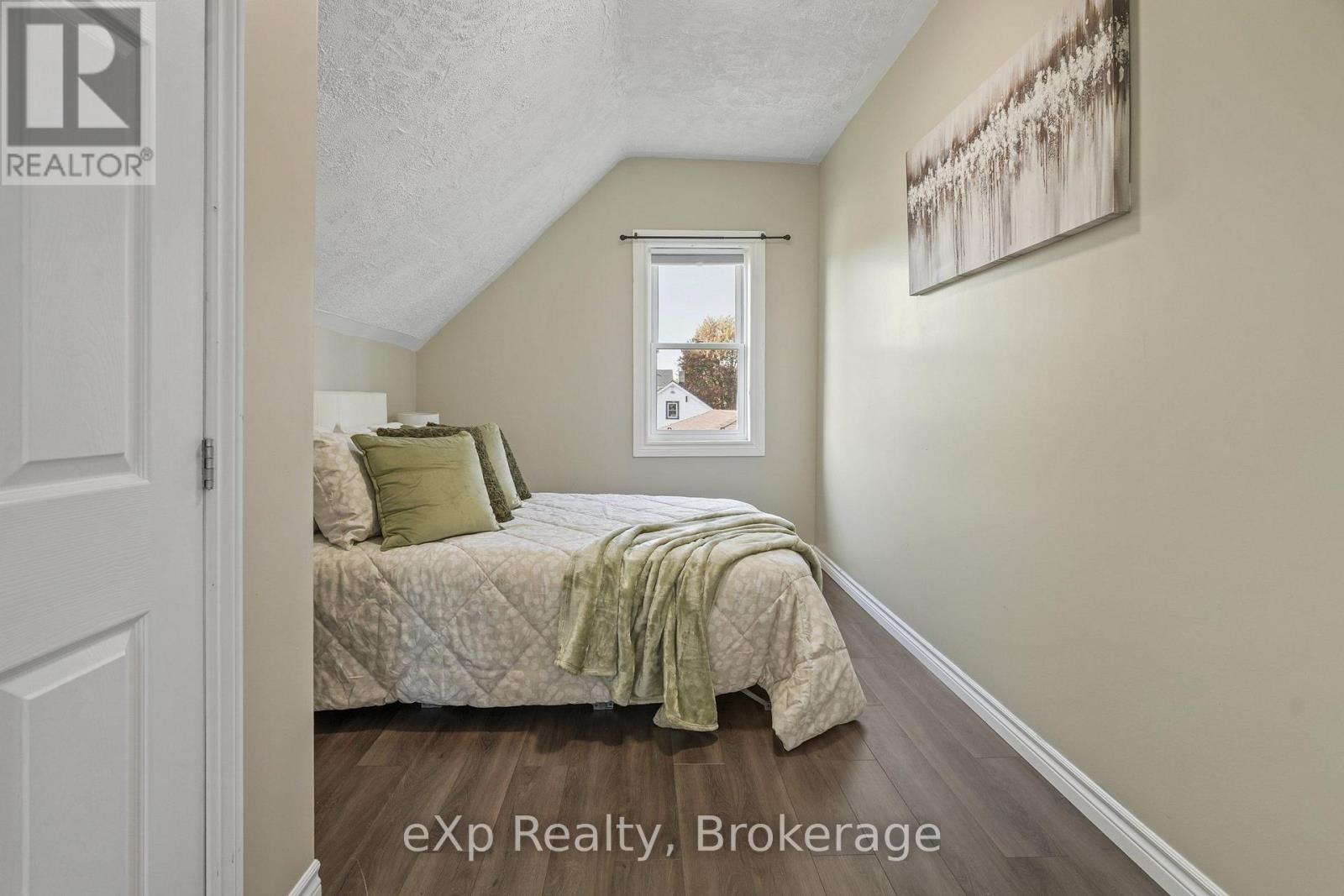 44 Schade Street Property Photo 32