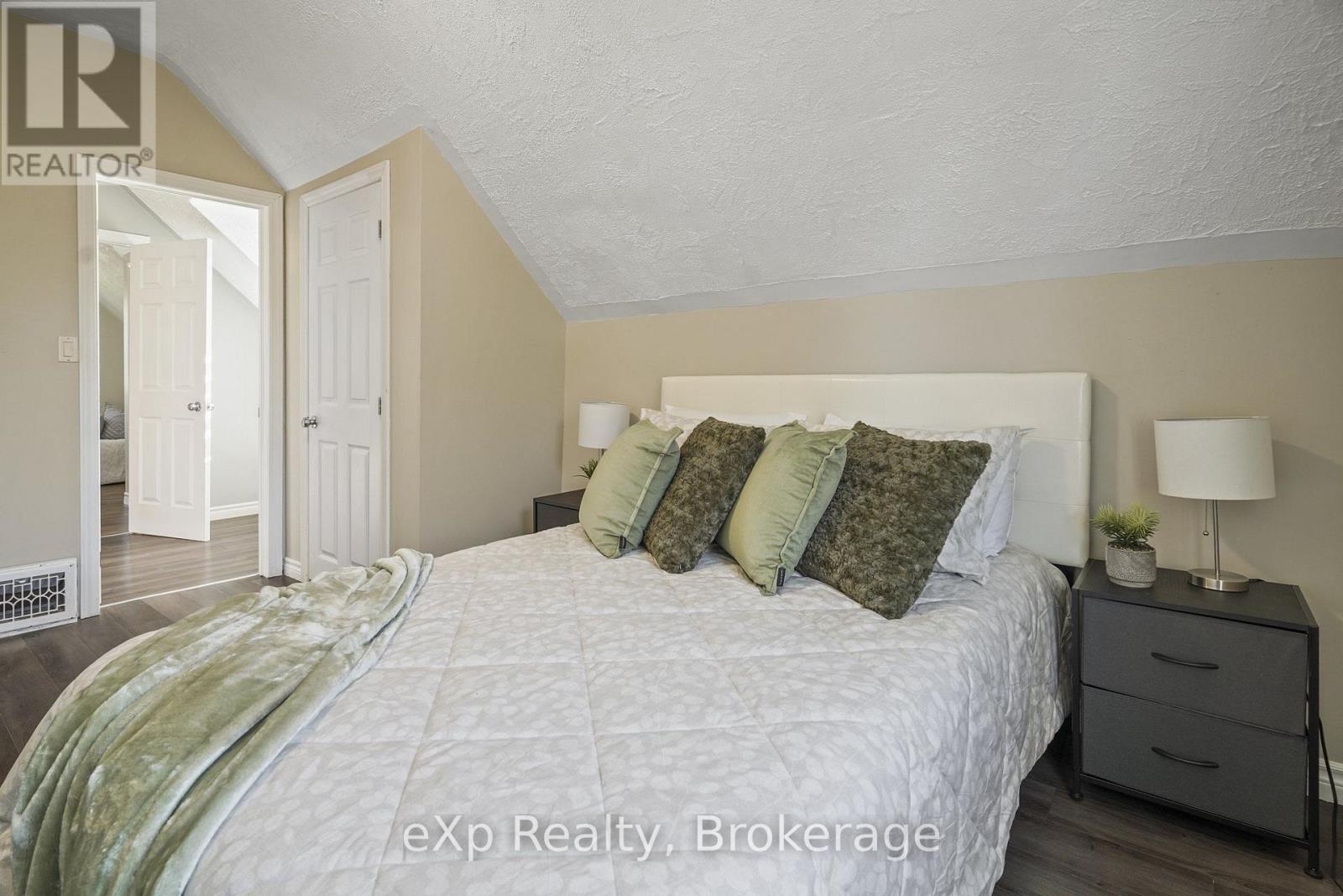 44 Schade Street Property Photo 34