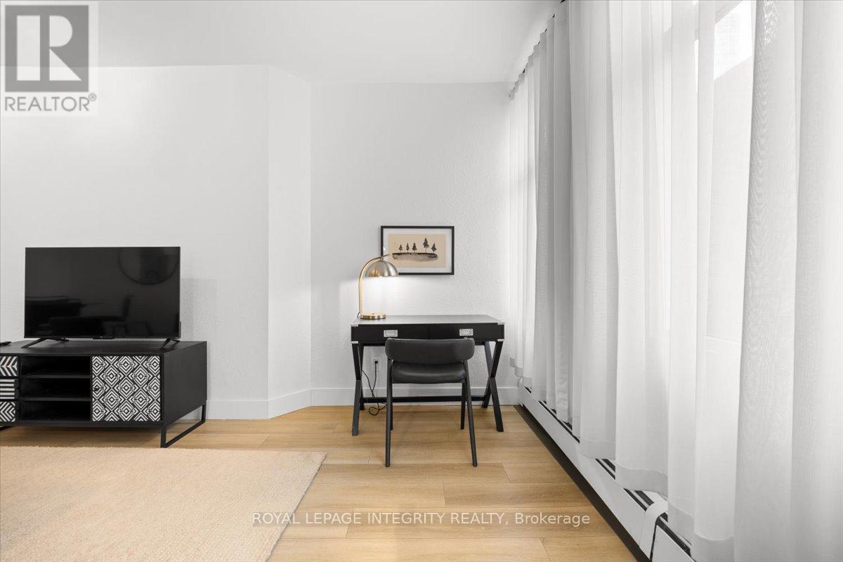 917 - 161 Laurier Avenue W Property Photo 9