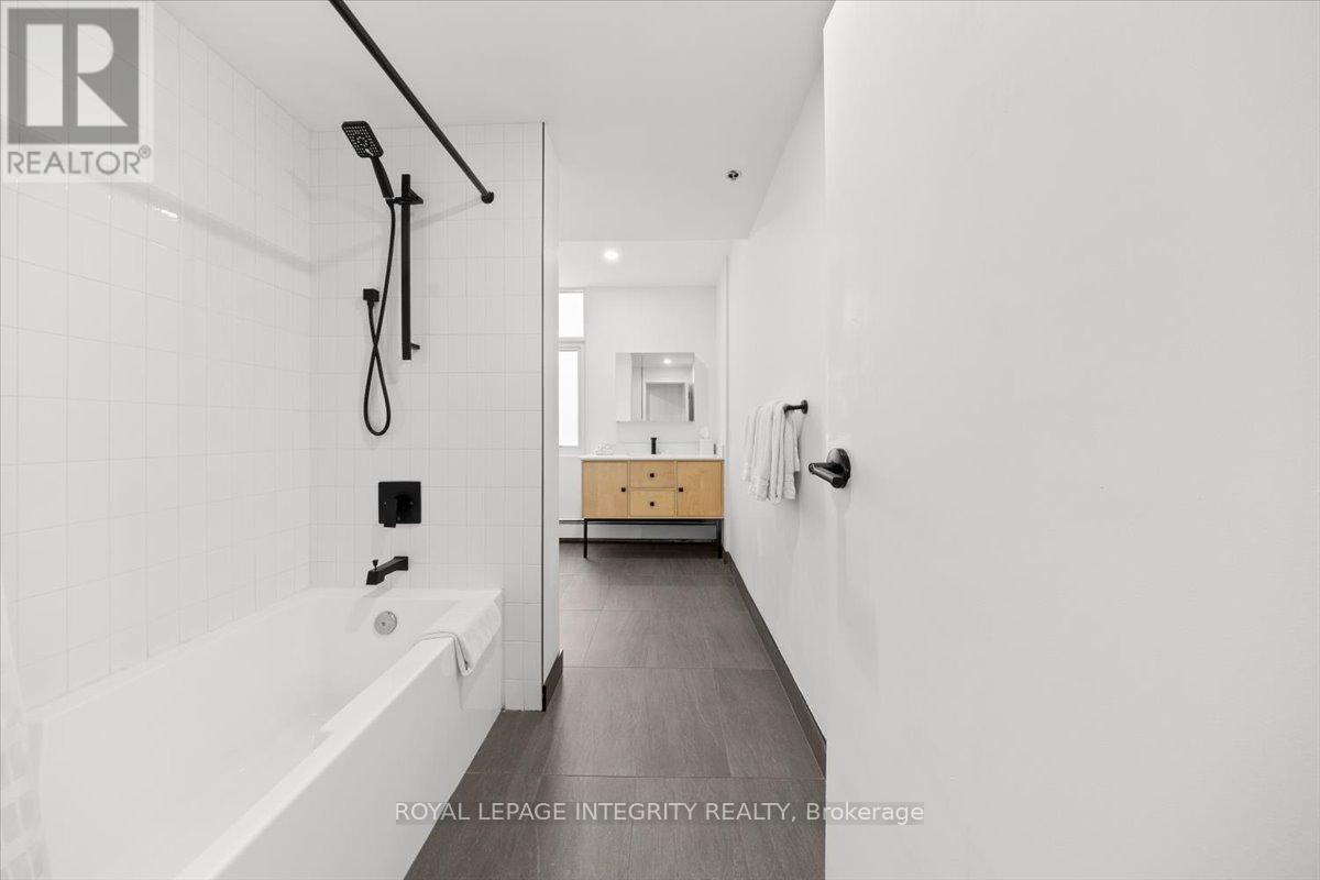 1017 - 161 Laurier Avenue W Property Photo 11
