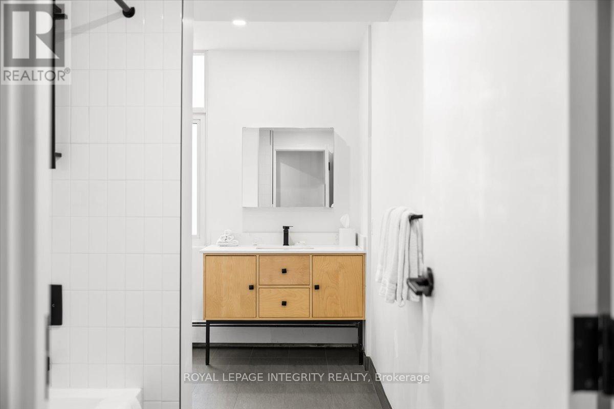 1204 - 161 Laurier Avenue W Property Photo 11