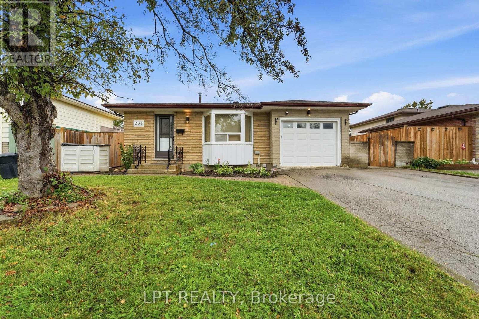 208 Deveron Crescent Property Photo 1