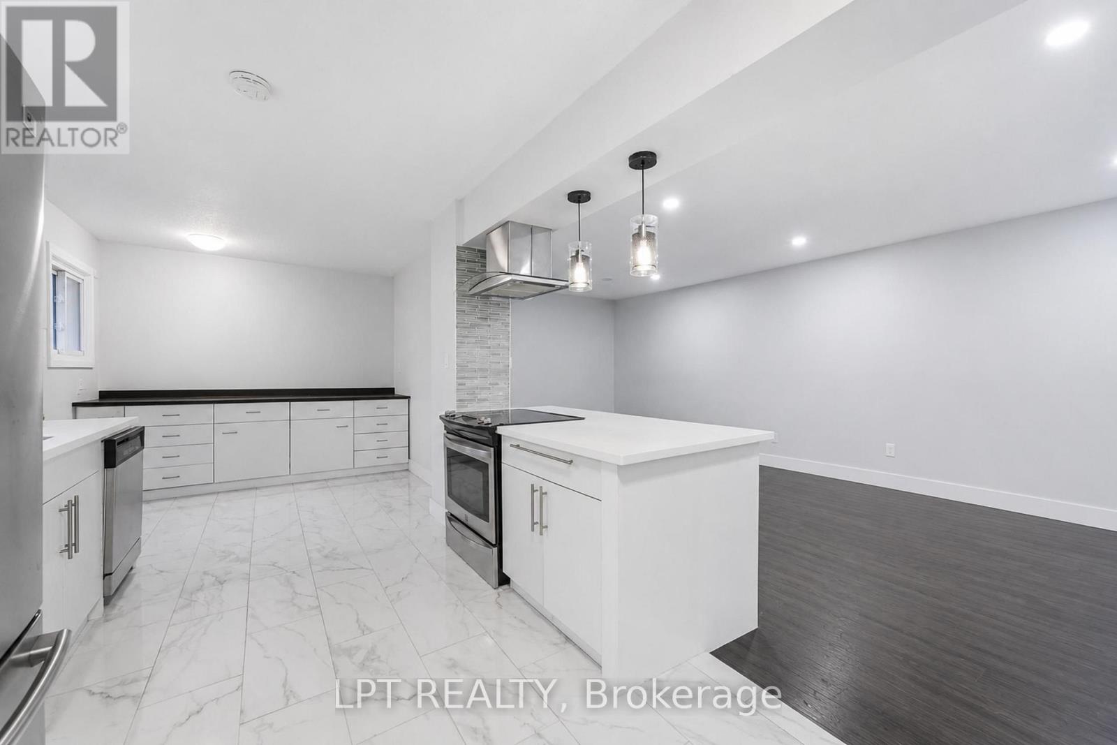 208 Deveron Crescent Property Photo 9