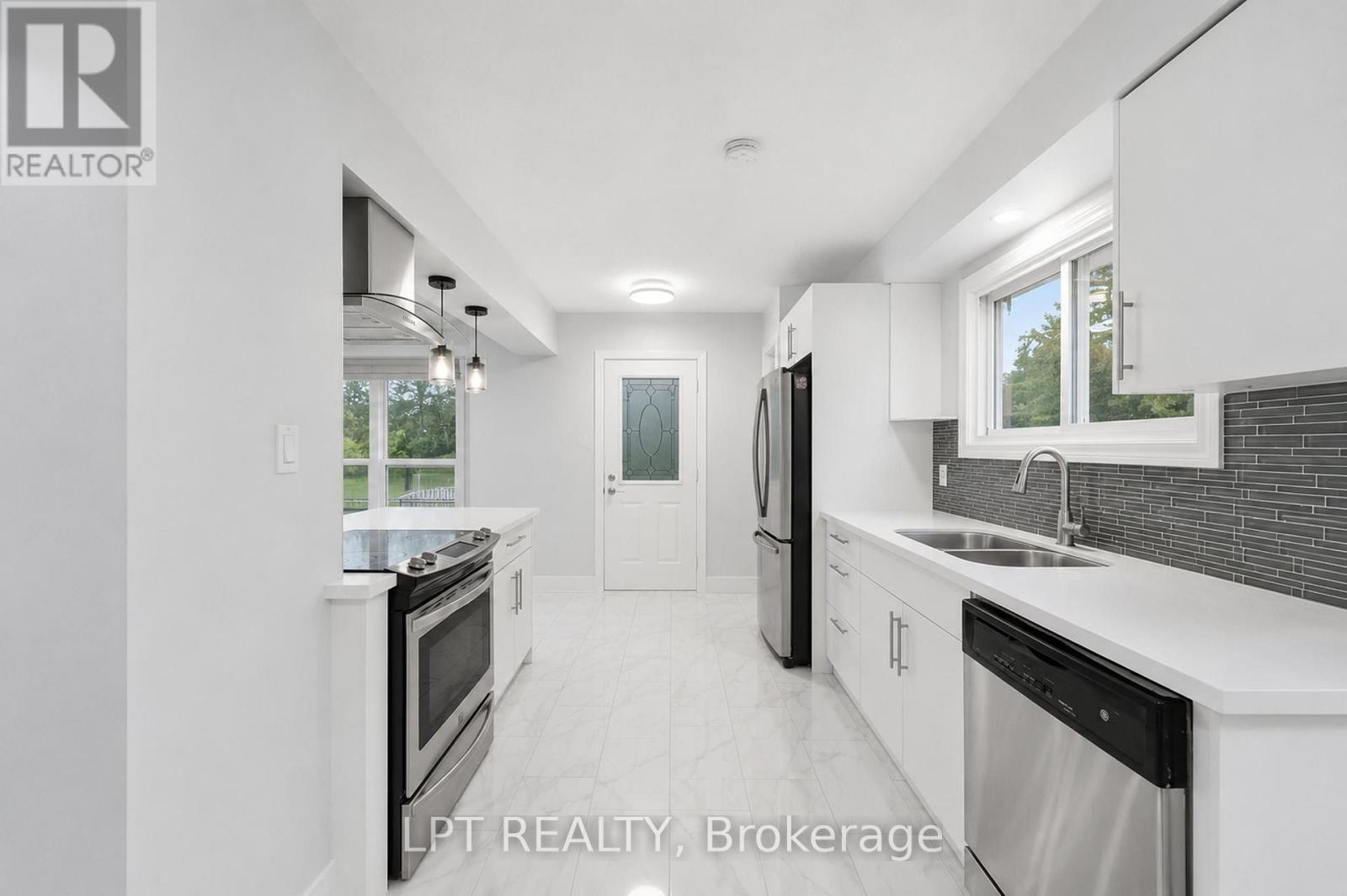 208 Deveron Crescent Property Photo 11