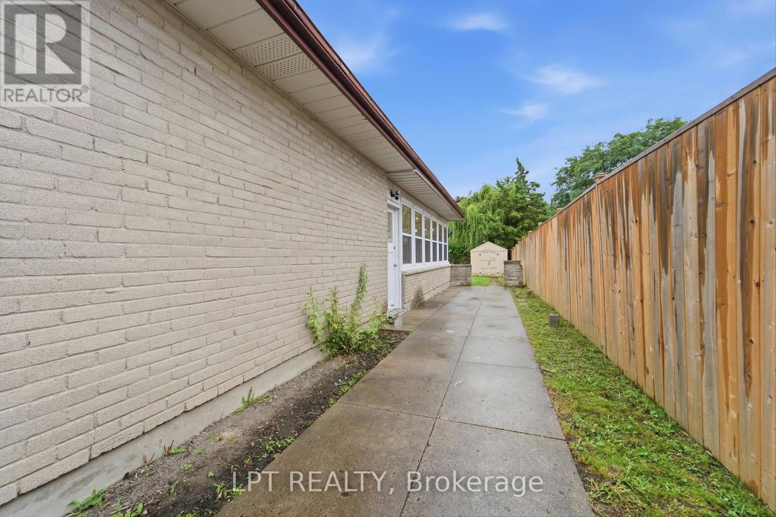 208 Deveron Crescent Property Photo 18