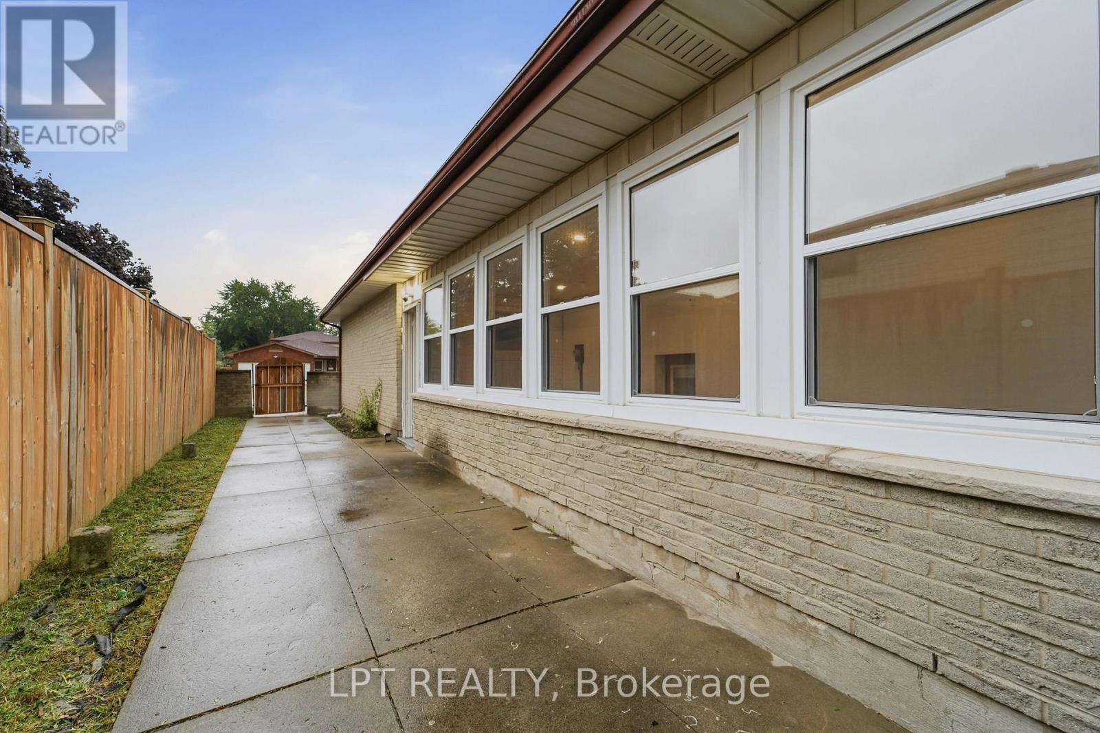 208 Deveron Crescent Property Photo 19