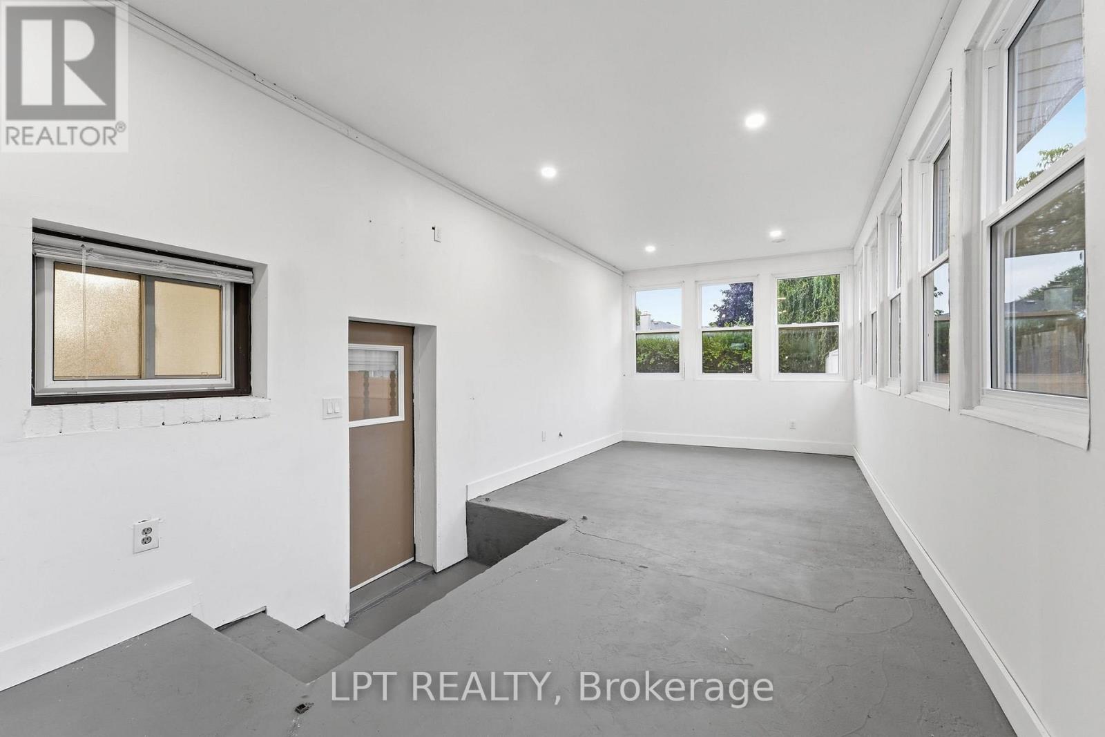 208 Deveron Crescent Property Photo 24