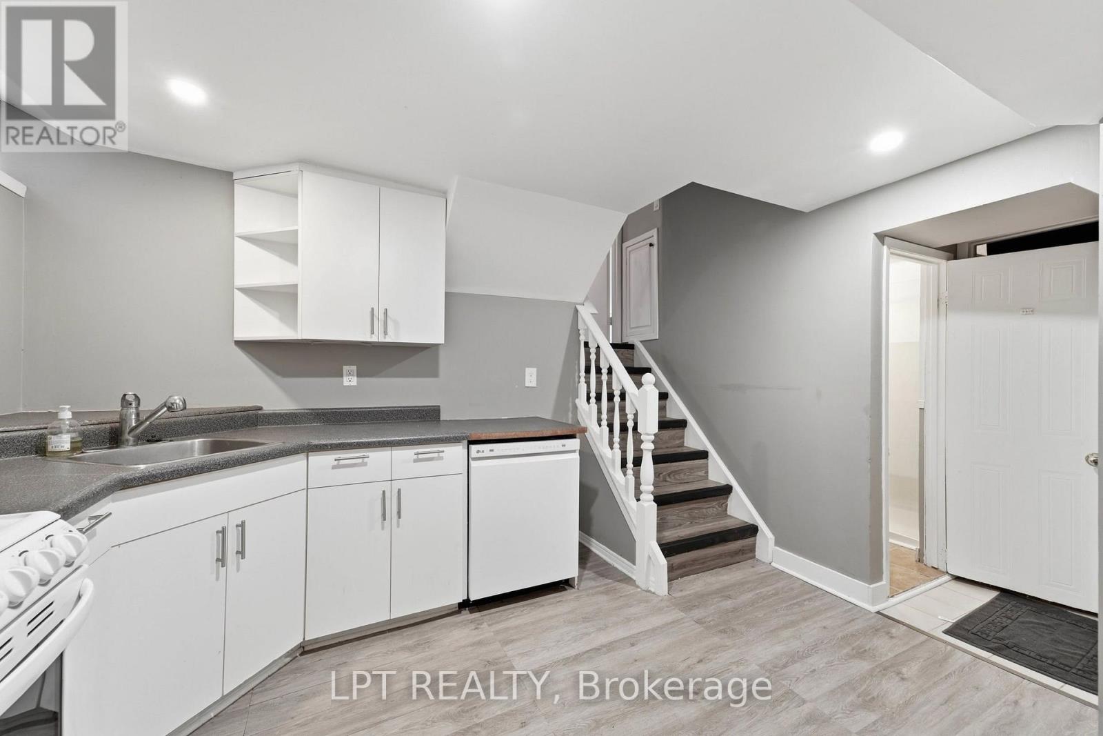 208 Deveron Crescent Property Photo 29