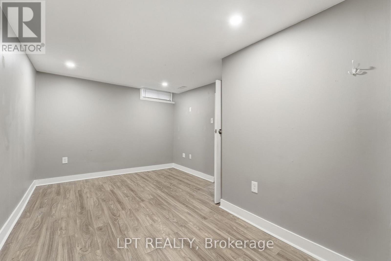 208 Deveron Crescent Property Photo 34
