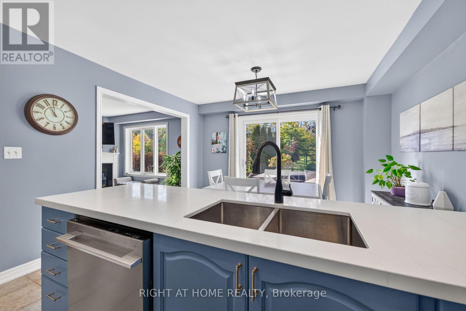 54 Vinifera Drive Property Photo 12