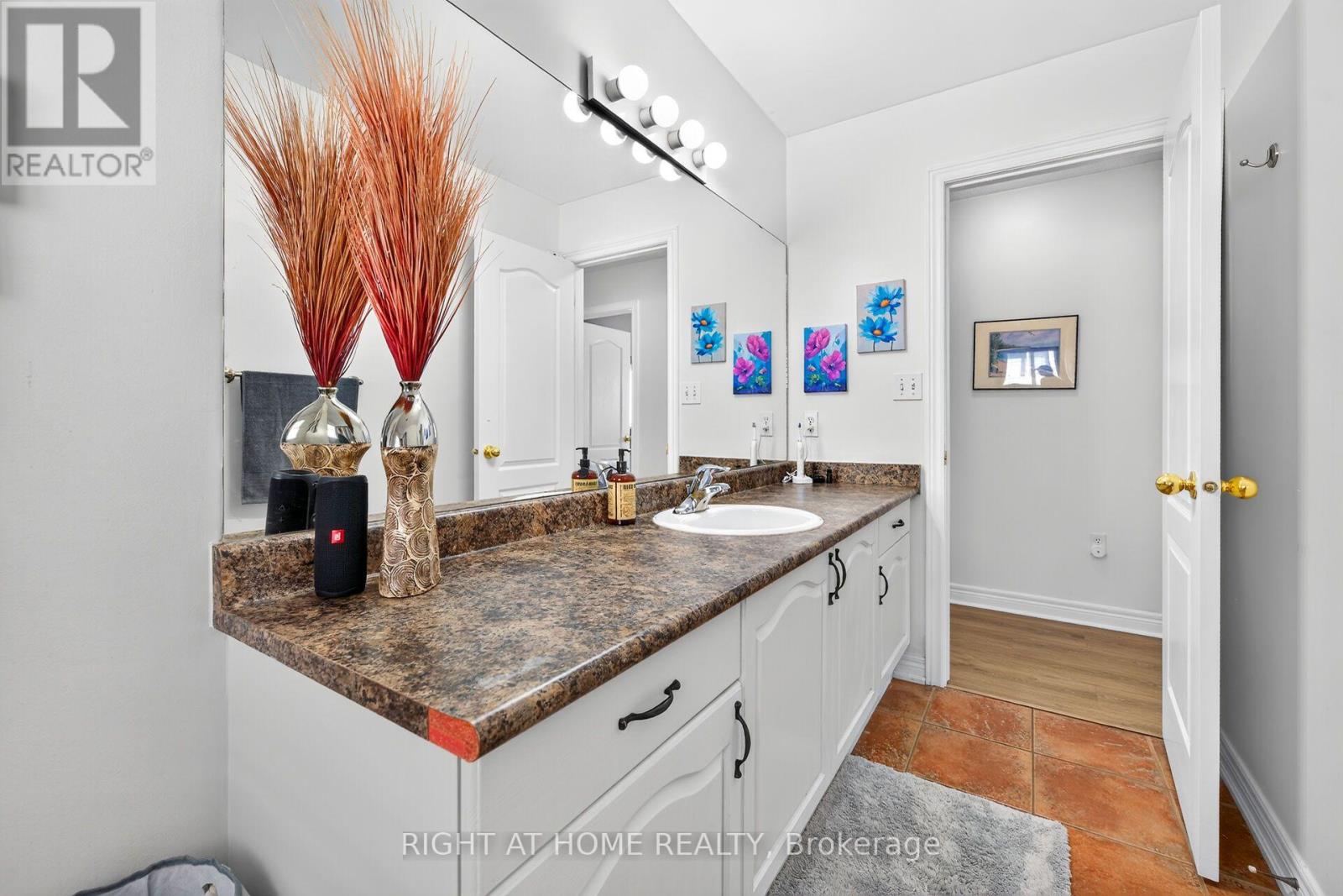 54 Vinifera Drive Property Photo 23