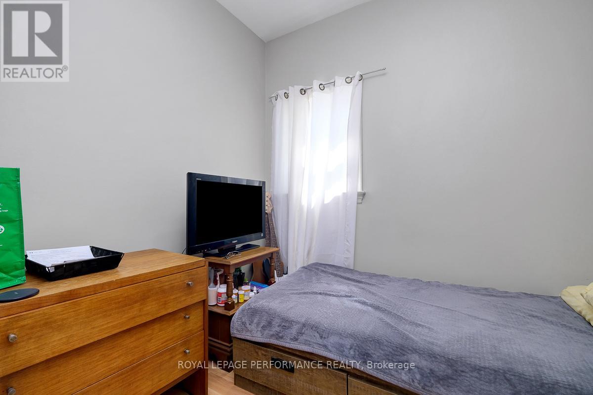228 Carillon Street Property Photo 14