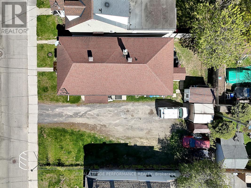 228 Carillon Street Property Photo 5