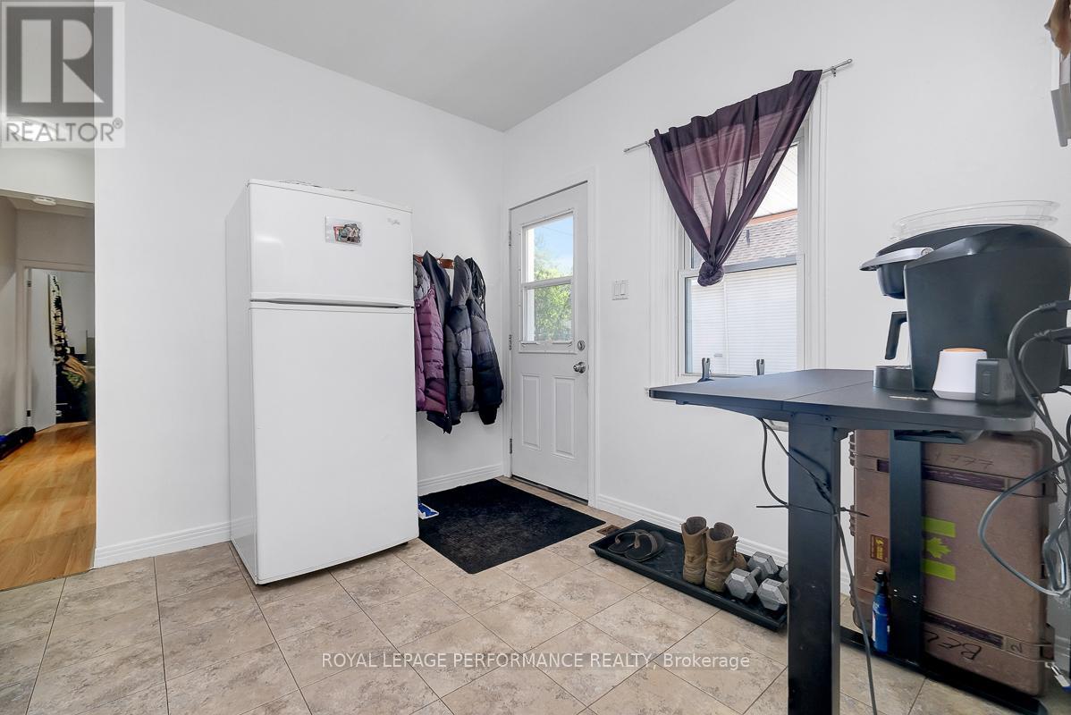 228 Carillon Street Property Photo 8