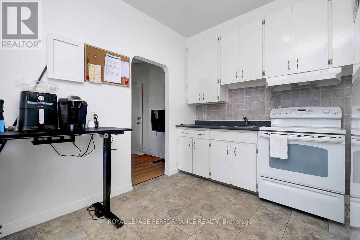 228 Carillon Street Property Photo 9