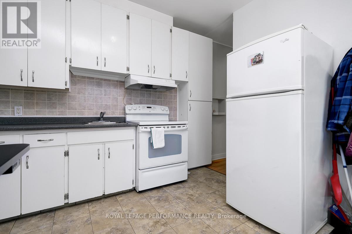 228 Carillon Street Property Photo 10