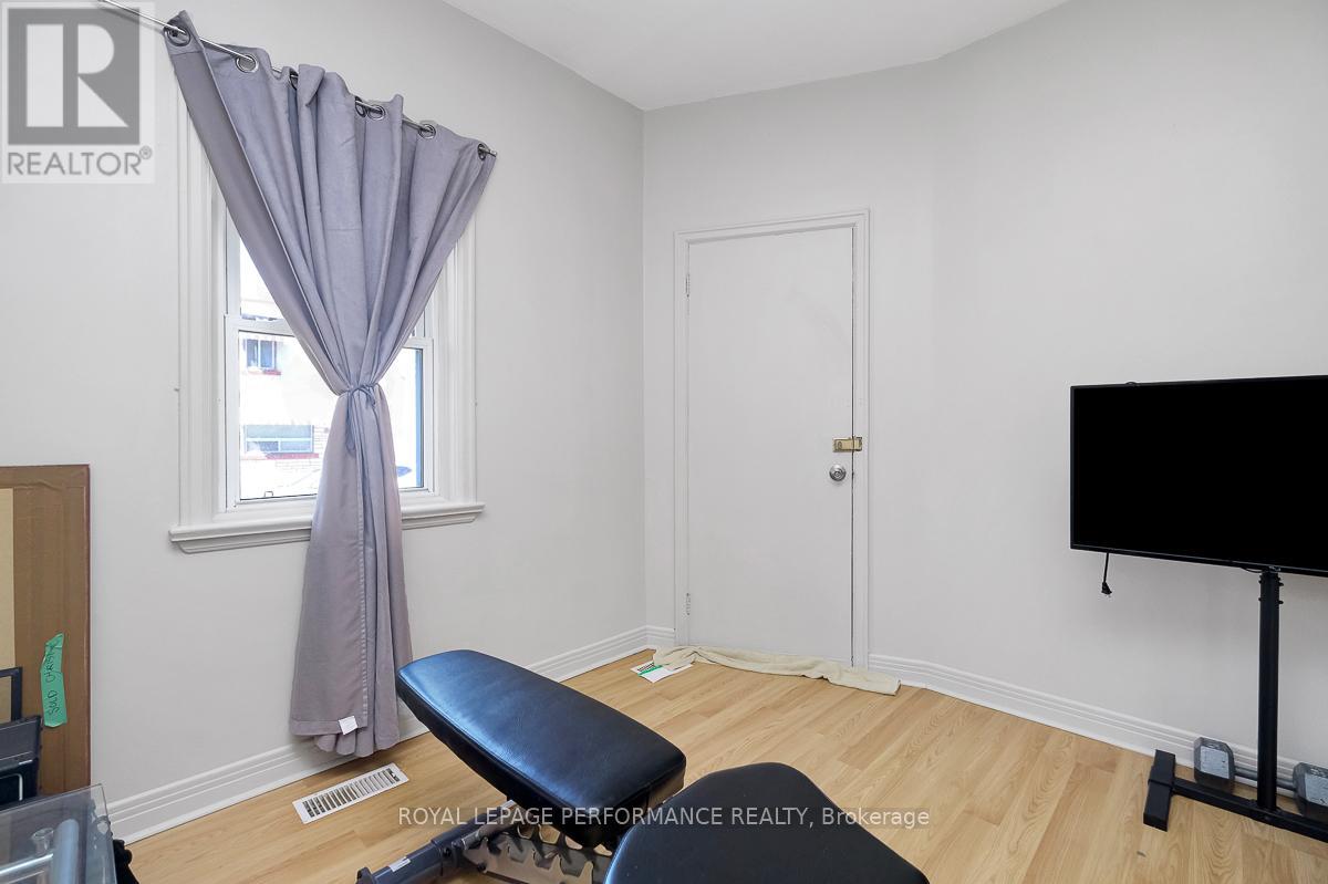 228 Carillon Street Property Photo 12