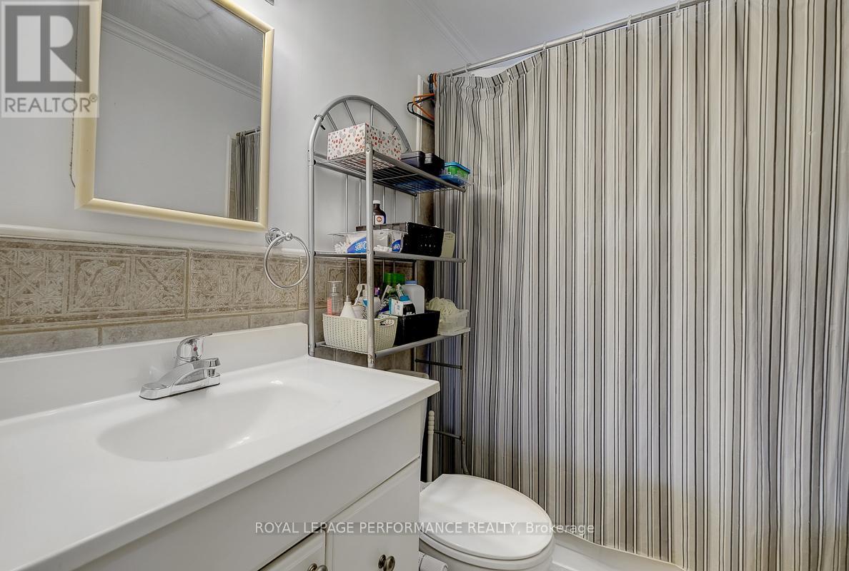 228 Carillon Street Property Photo 15