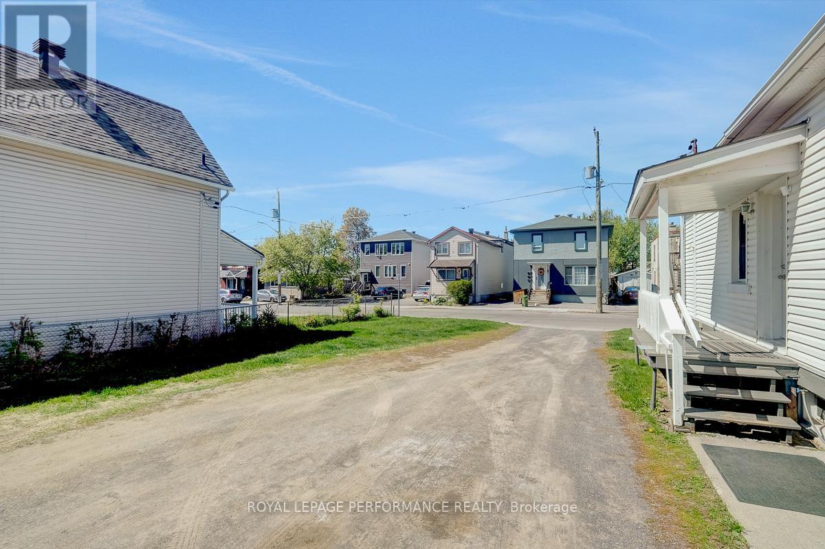 228 Carillon Street Property Photo 21