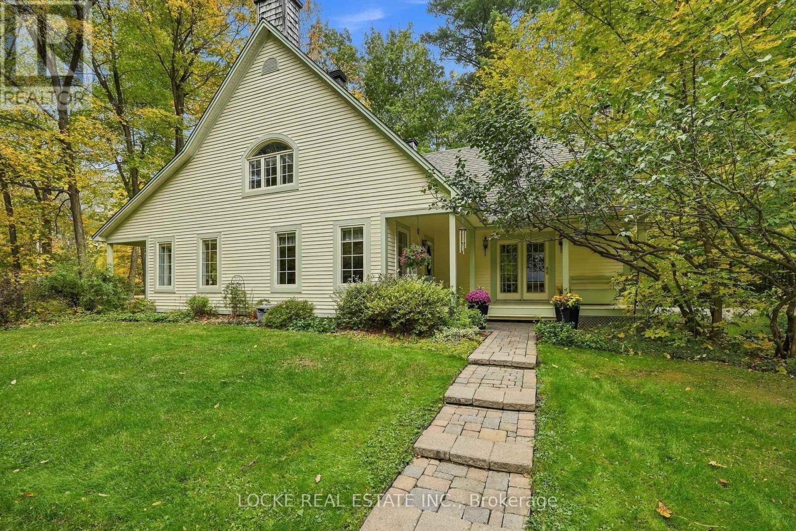 2207 Pleasantview Court Property Photo 2