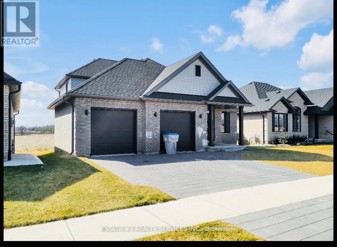 2047 Lockwood Crescent Property Photo 2