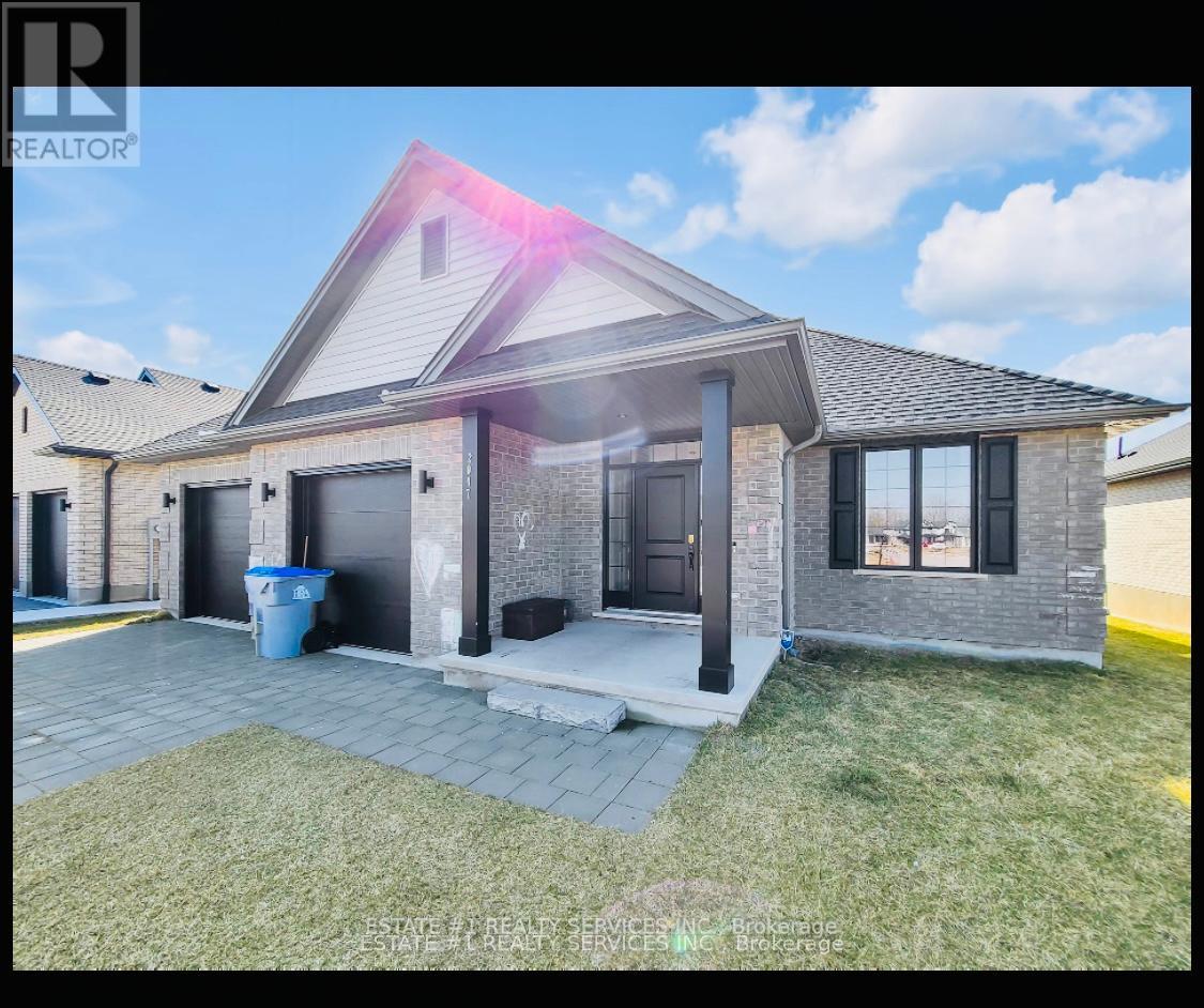2047 Lockwood Crescent Property Photo 3