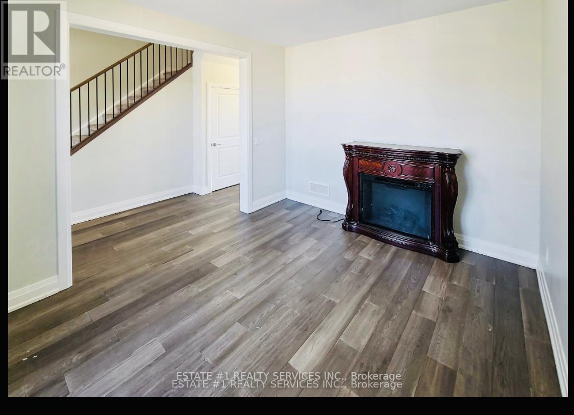 2047 Lockwood Crescent Property Photo 9
