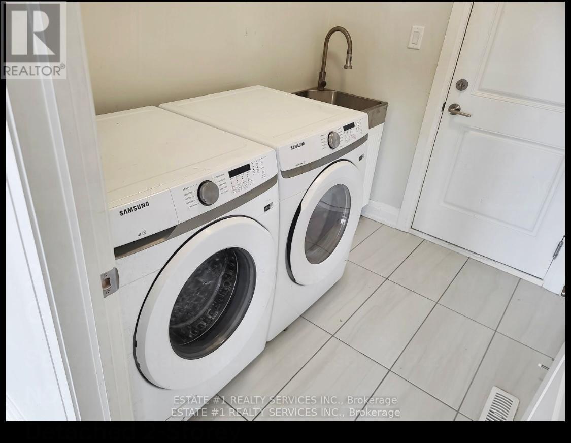 2047 Lockwood Crescent Property Photo 28