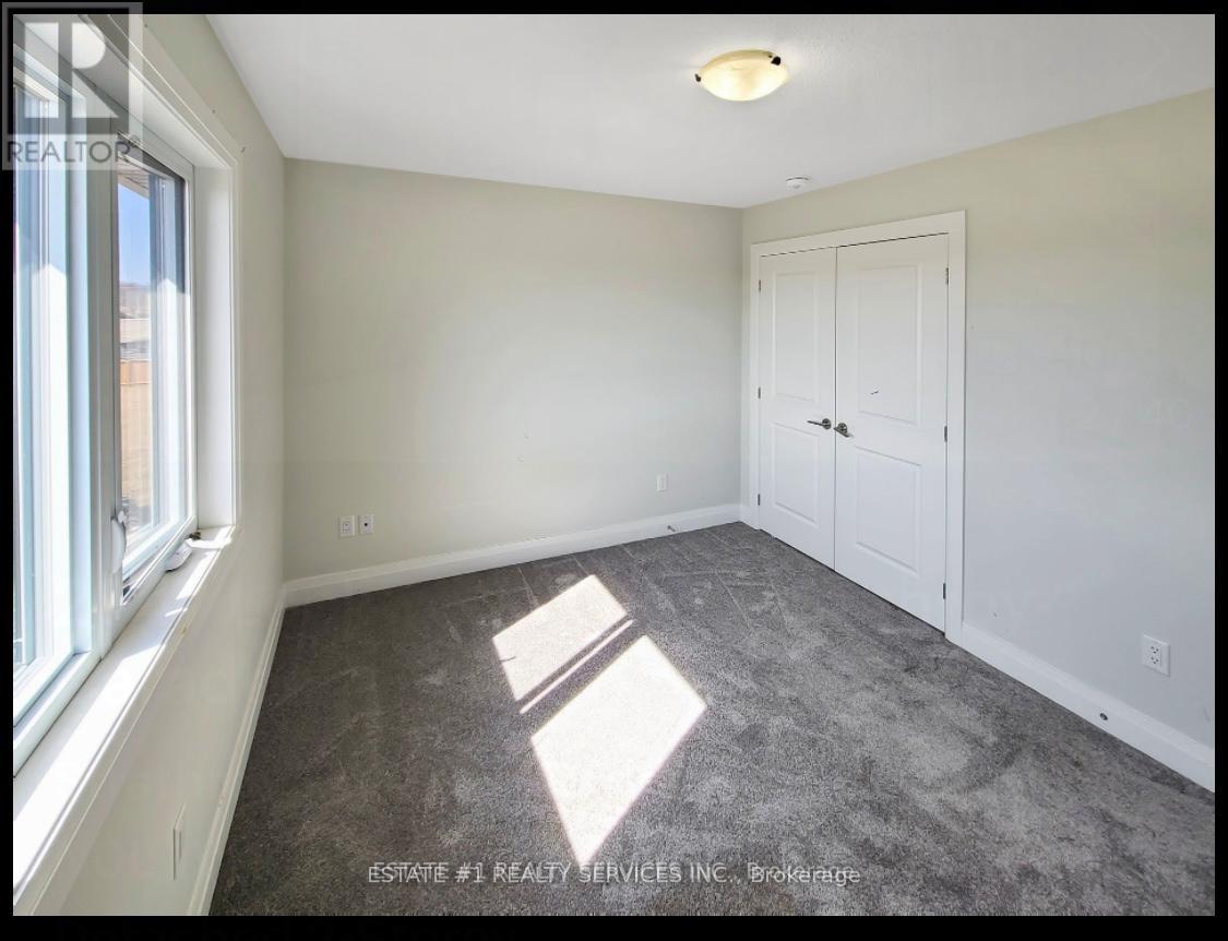 2047 Lockwood Crescent Property Photo 32