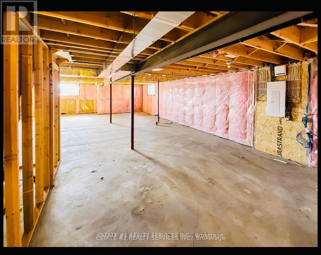 2047 Lockwood Crescent Property Photo 39