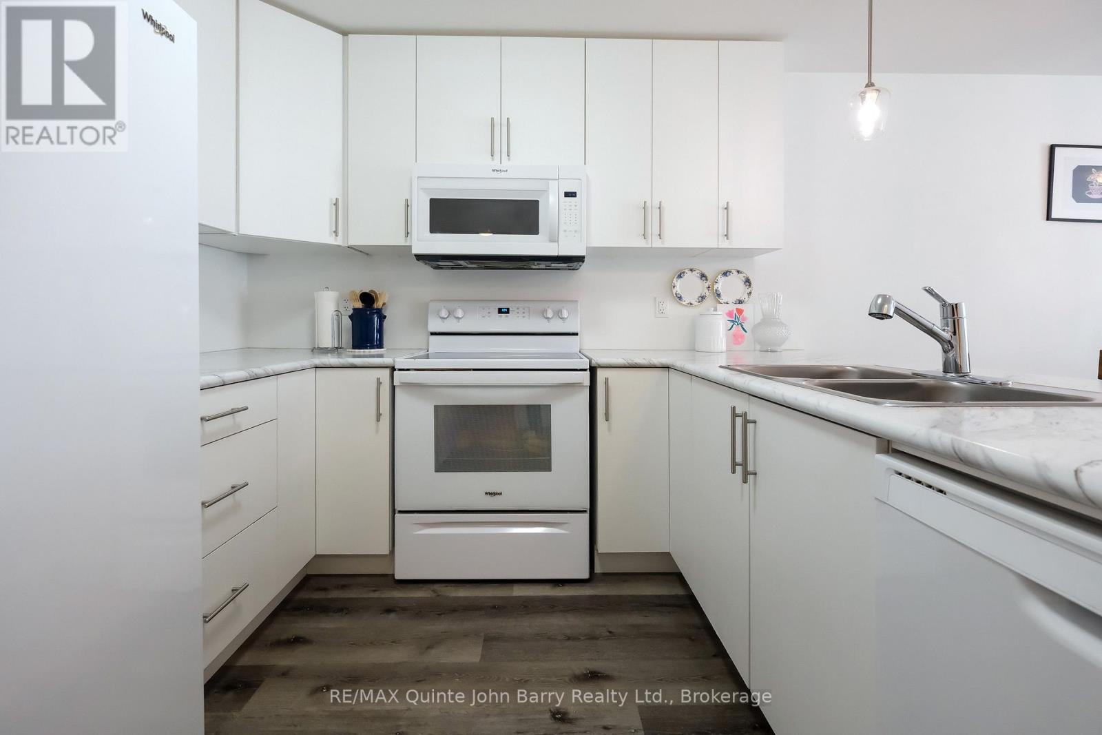25 Hillside Meadow Drive Property Photo 6