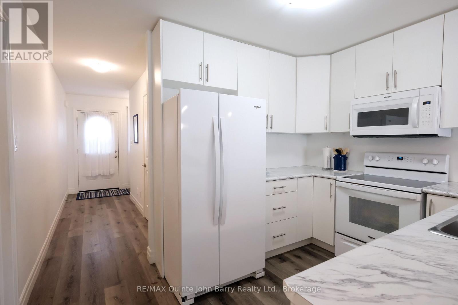 25 Hillside Meadow Drive Property Photo 7