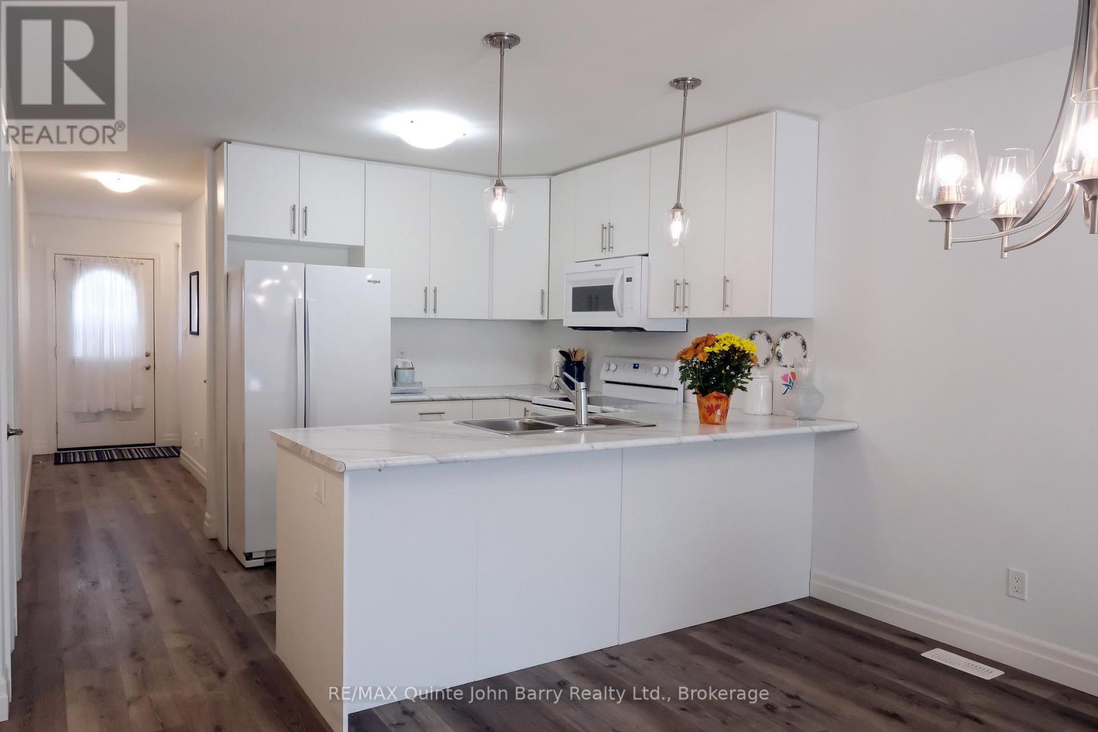 25 Hillside Meadow Drive Property Photo 8