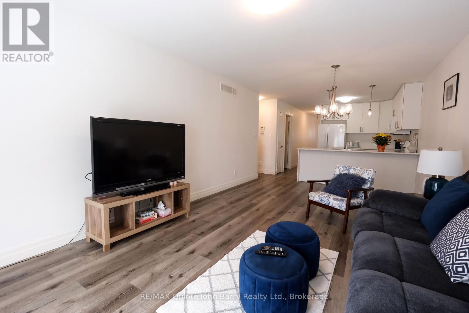 25 Hillside Meadow Drive Property Photo 11