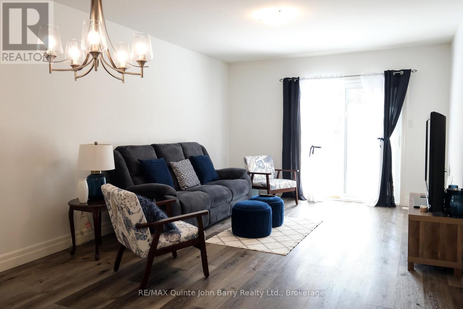 25 Hillside Meadow Drive Property Photo 12
