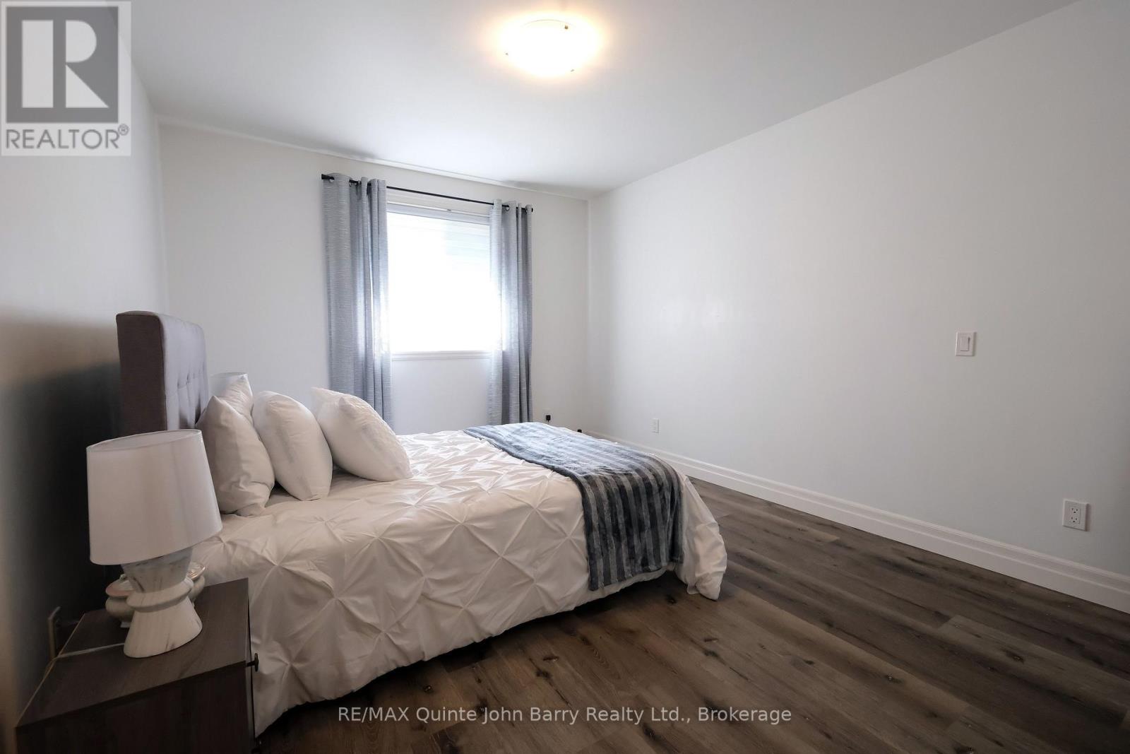25 Hillside Meadow Drive Property Photo 14