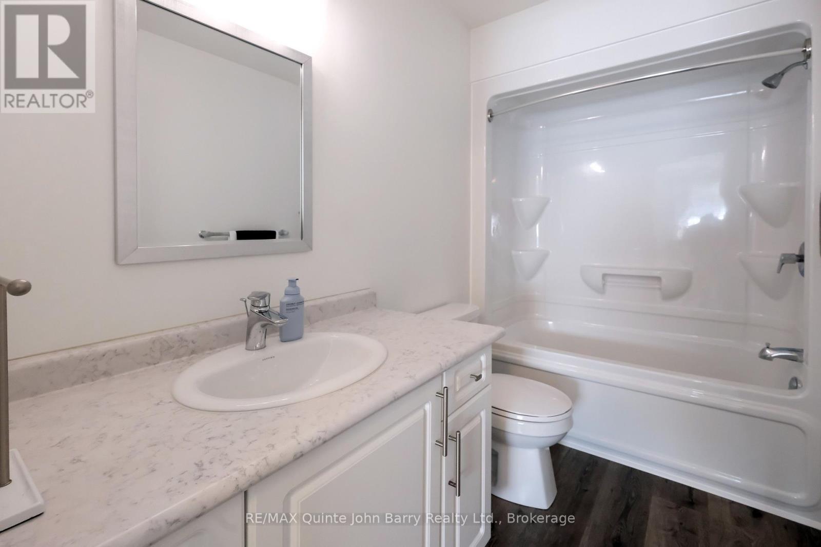 25 Hillside Meadow Drive Property Photo 15