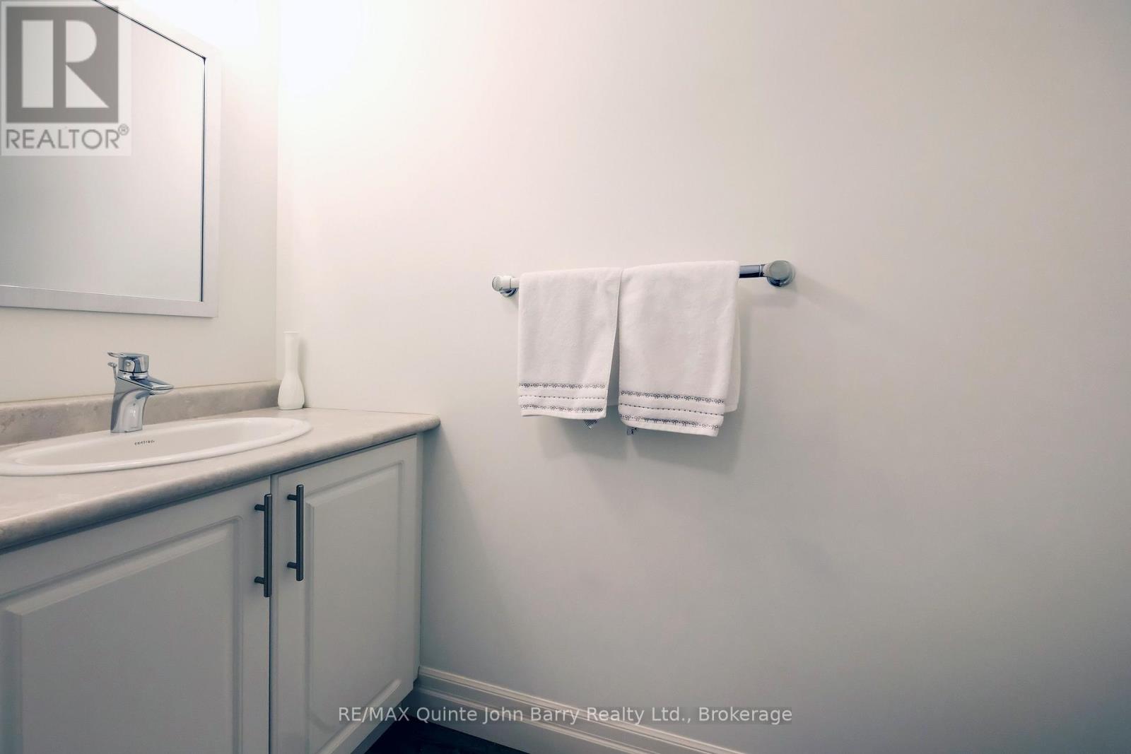 25 Hillside Meadow Drive Property Photo 17