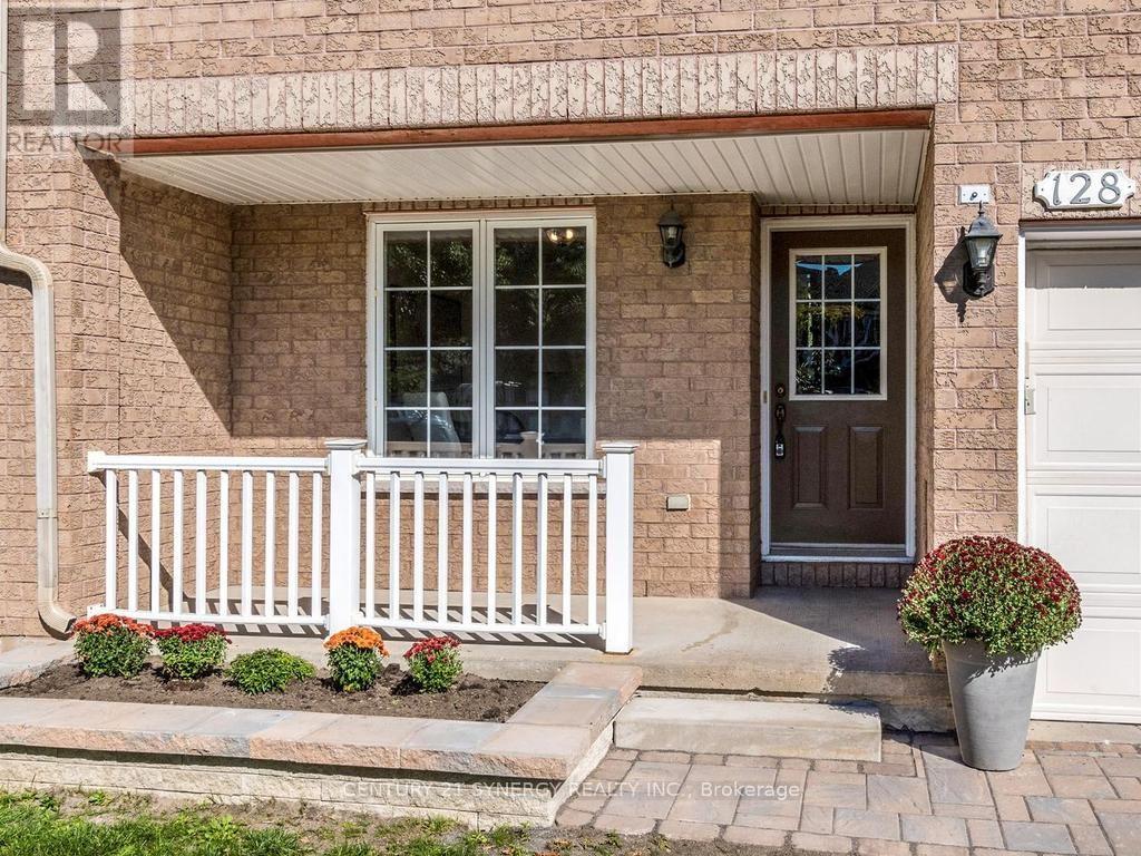 128 Macassa Circle Property Photo 2