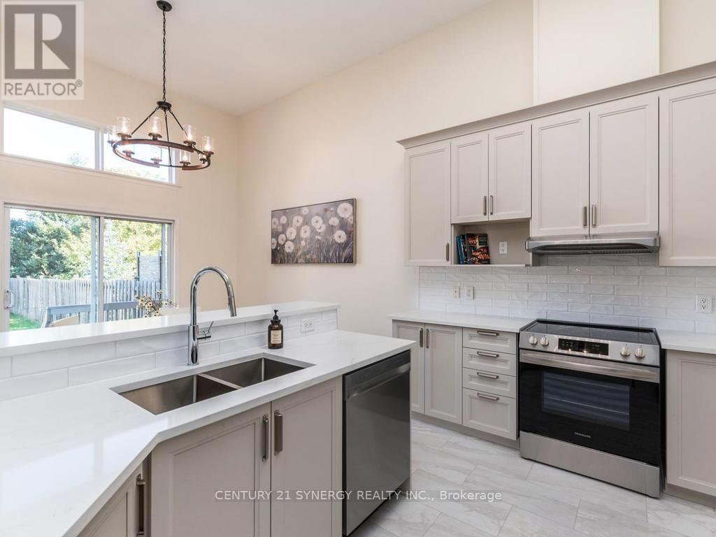 128 Macassa Circle Property Photo 18