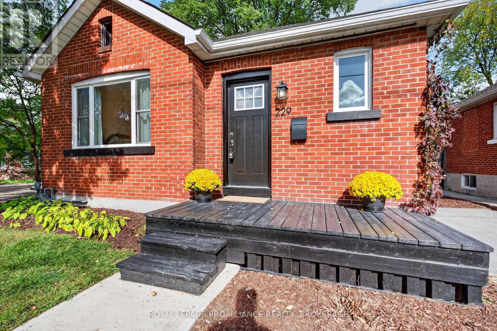 229 Park Street Property Photo 2
