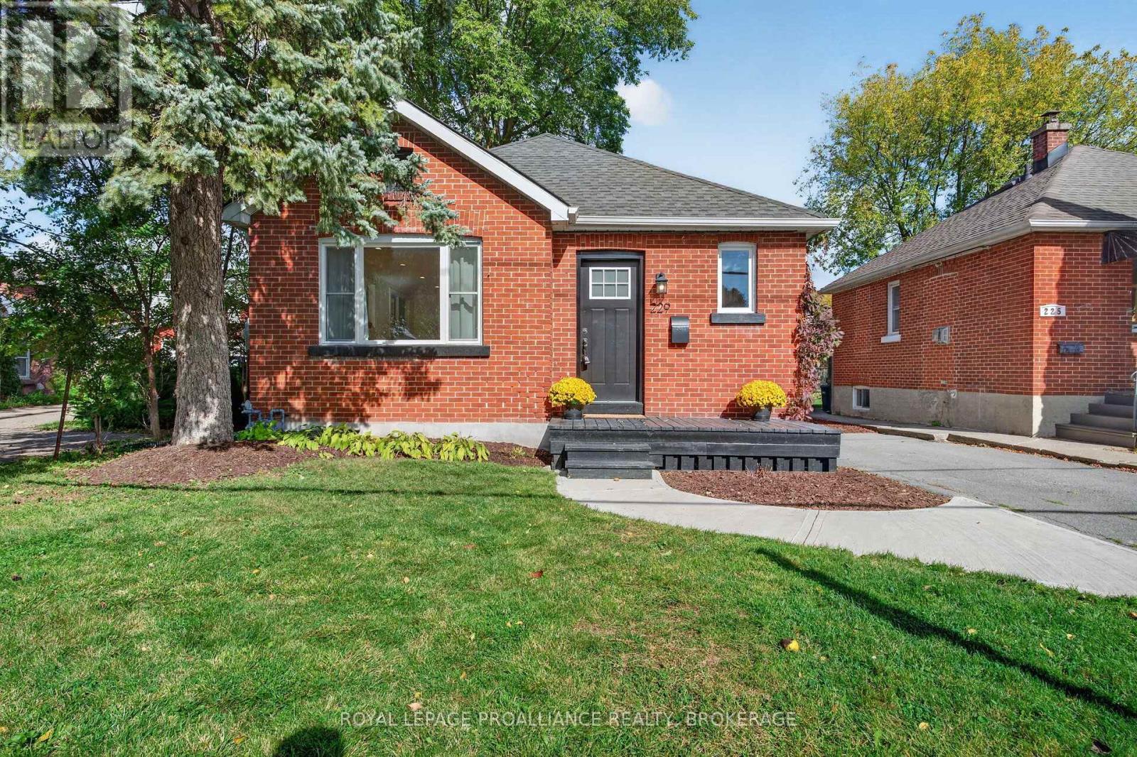 229 Park Street Property Photo 3